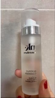 Limpia y renueva tu piel con nuestro gel facial con ácido glicólico. Elimina impurezas, suaviza la textura y mejora la luminosidad desde el primer uso. Ideal para piel opaca, grasa o con imperfecciones.